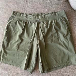 (M) all in motion Green Shorts